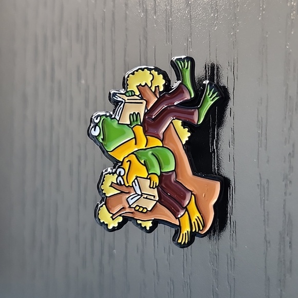 Frog and Toad Pin - Picture 1 of 4